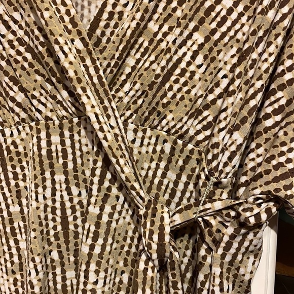 JENNIFER Lopez Short Sleeve V Neck Dress‎ - Picture 3 of 10